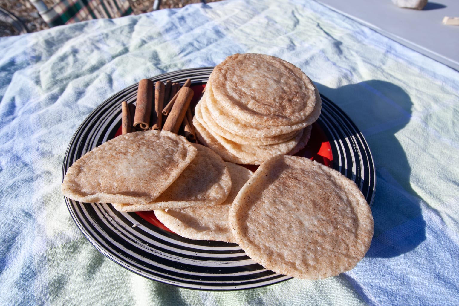 Weiche dicke Snickerdoodles zum Servieren angerichtet